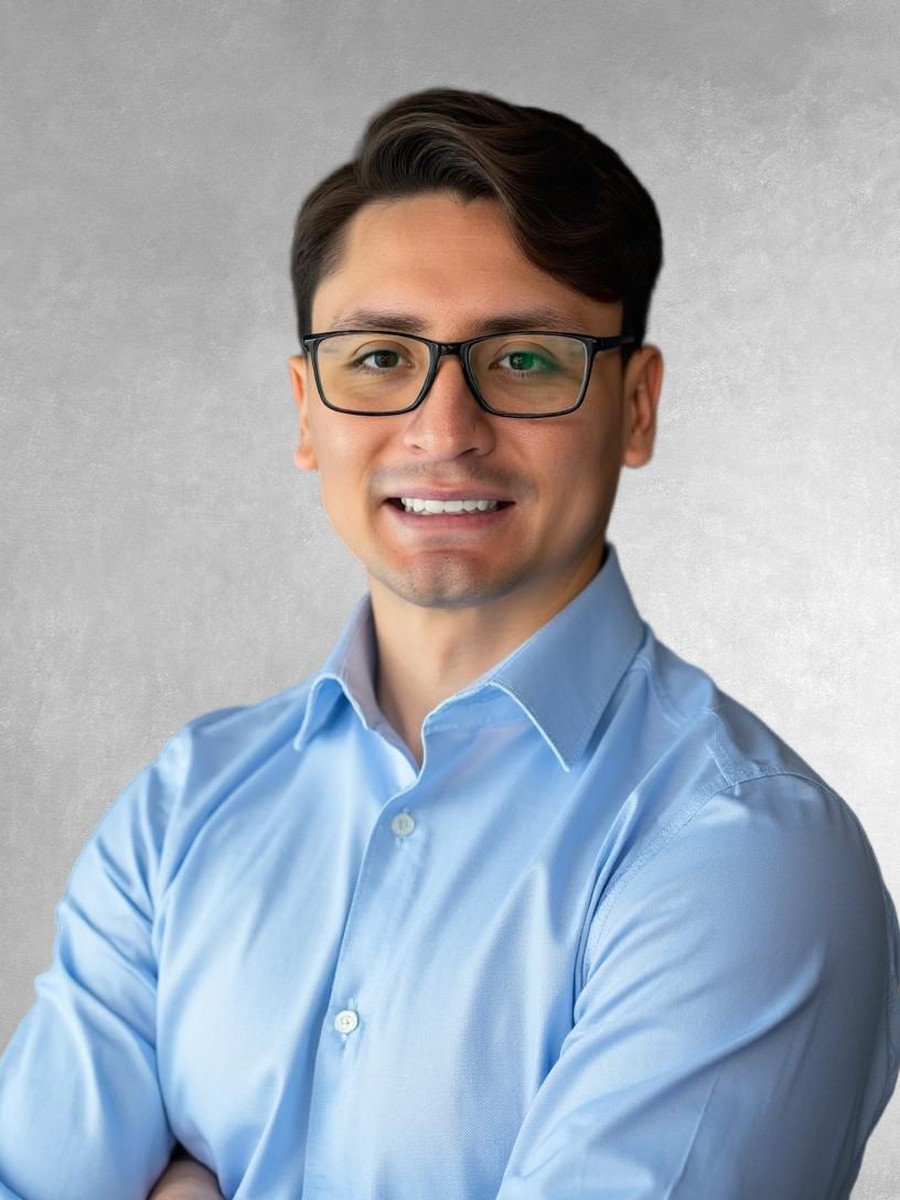 Roger Jauregui, MSN, APRN, PMHNP-BC, bilingual psychiatric mental health nurse practitioner
